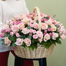 Заказать Корзина из роз "Жемчужное сияние" с доставкой в Charlotte.ru Корзина из роз "Жемчужное сияние"